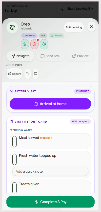 Felligo sitter job card for Oreo showing En Route status with an Arrived at home button
